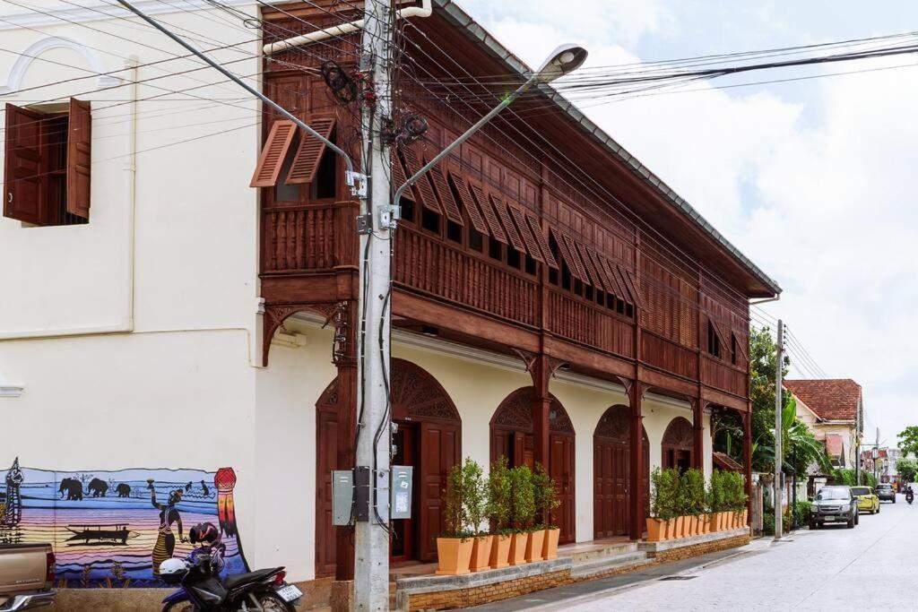 Solo - Fong Lee Cc Lampang Walking Street Apartamento Exterior foto